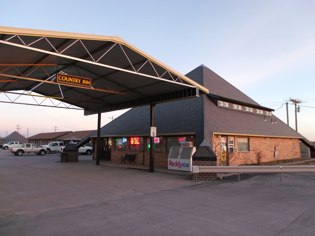 Hinton Country Inn Motel